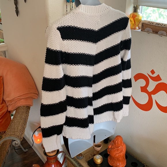 Black and white knitted sweater - Picture 3 of 5